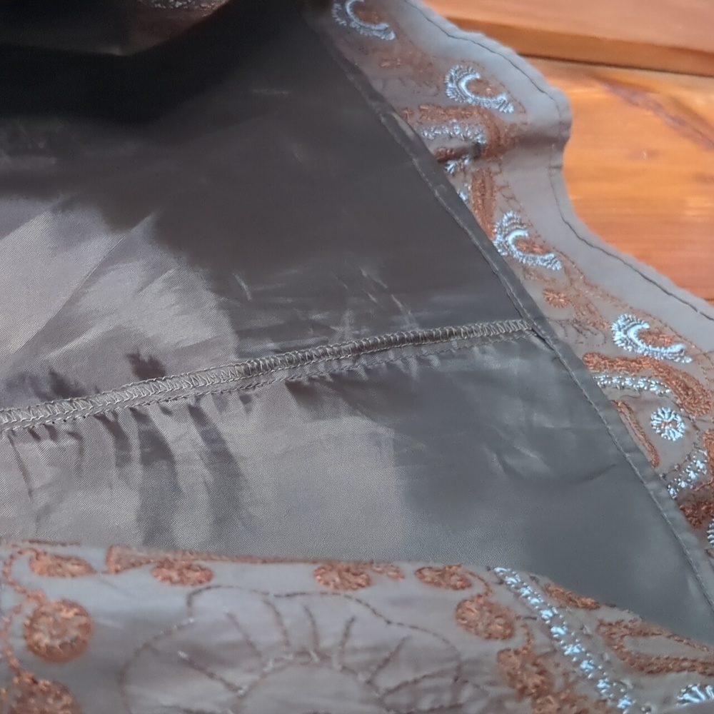 Side zip circle skirt pleated, decorative sequined border w/ embroidery detail - Picture 6 of 6